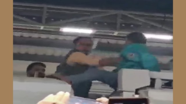 রাজধানীতে মেট্রোর ছাদে যাত্রী ওঠায় সাময়িকভাবে ট্রেন চলাচল বন্ধ